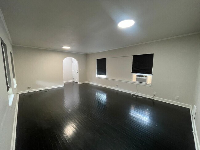 Building Photo - 2219 Gilbert Dr