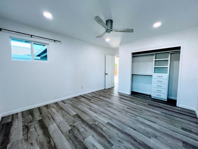 Building Photo - North Pacific Beach 3 Bedroom 2 Bath One S...