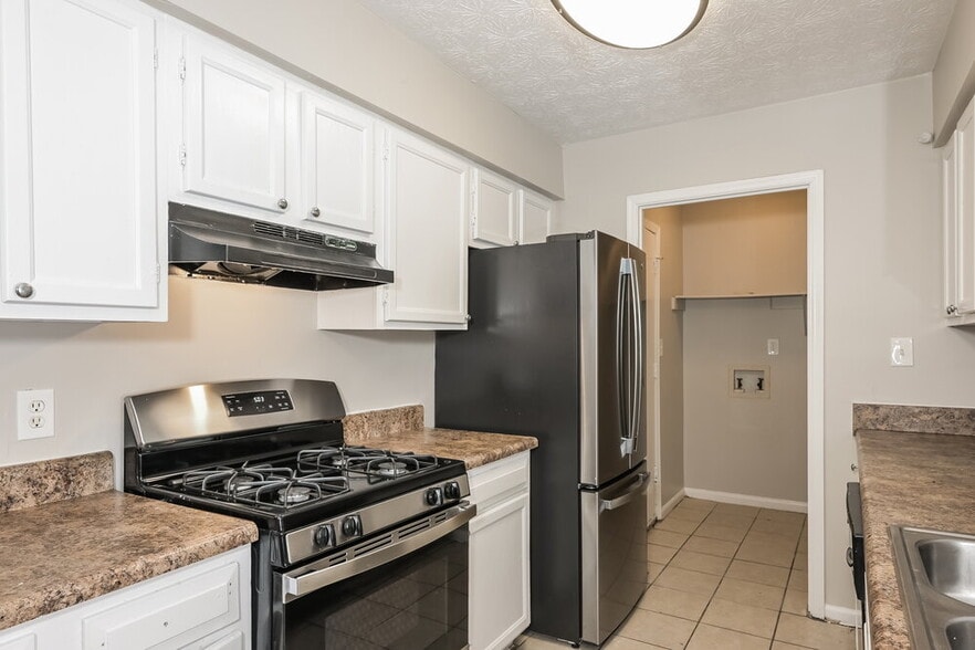 Building Photo - 488 Carillon Ln