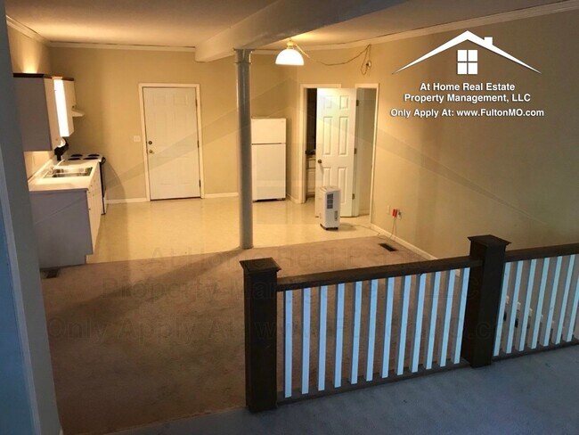 Primary Photo - 808 Center St