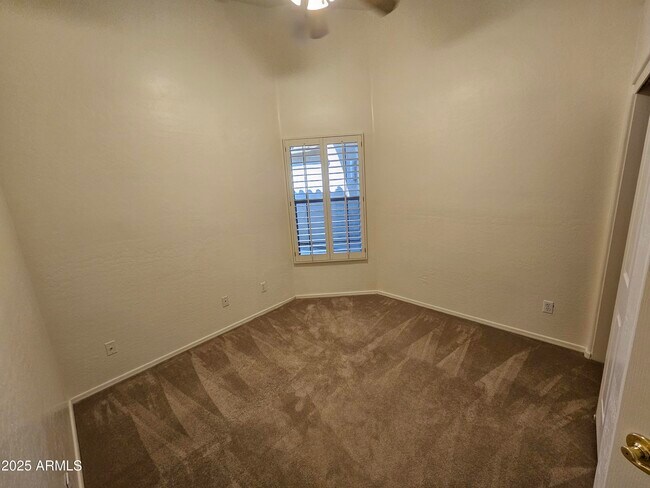 Building Photo - 10360 E Penstamin Dr