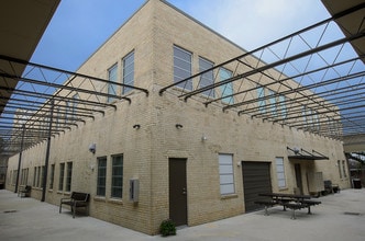 Primary Photo - Gold Seal Lofts