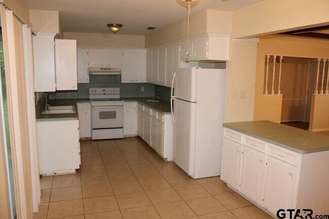 Building Photo - 1220 Brookshire Dr