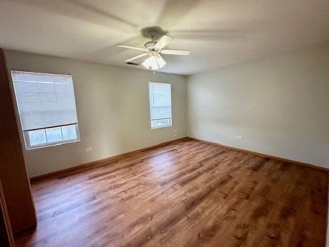 Building Photo - Excellent 2 Bedroom 1.5 Bath and I car att...