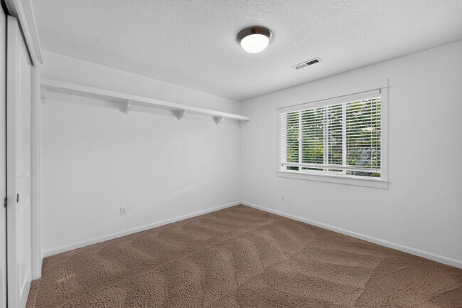 Building Photo - 1756 SE Gerhard Dr