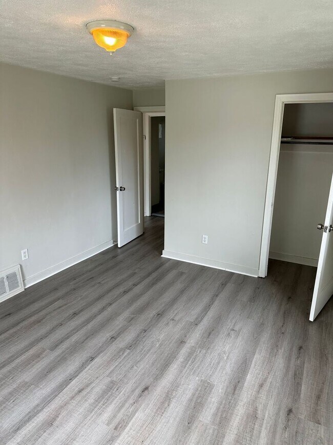 Building Photo - 3BD 1BA house in Penn Hills!!