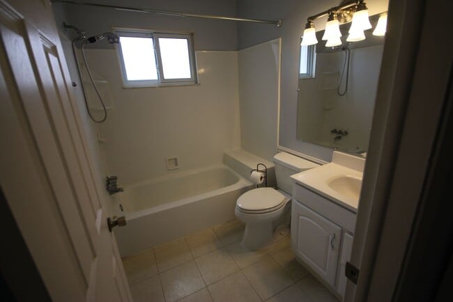 Building Photo - 2063 Champagne Dr