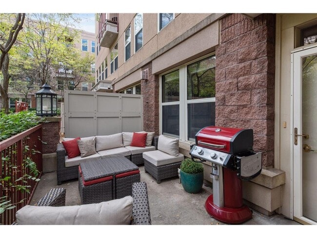 Building Photo - 680 N 2nd St