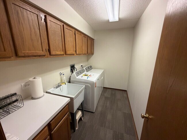 Building Photo - 6401 W Berteau Ave