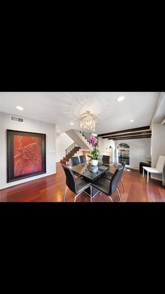 Building Photo - 2950 S Bentley Ave