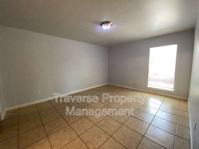 Building Photo - 6810 Trail Lake Dr
