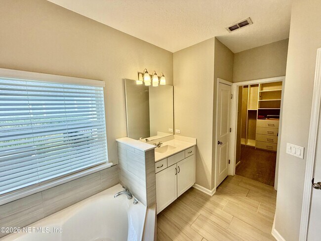 Building Photo - 95208 Snapdragon Dr