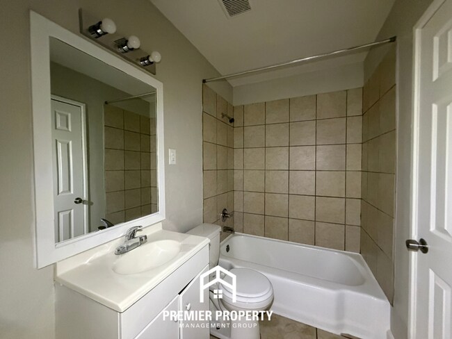 Building Photo - 1731 Capri Rd