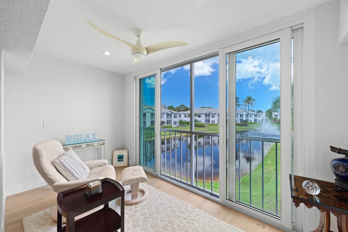 Building Photo - 818 Tanbark Dr