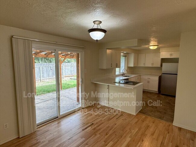 Building Photo - 1634 SW Knollbrook Pl