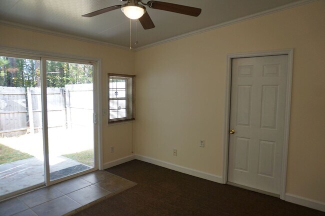 Building Photo - Two Bedroom Two and a Half Bathroom Townhouse located in Marsh Oaks Subdivision