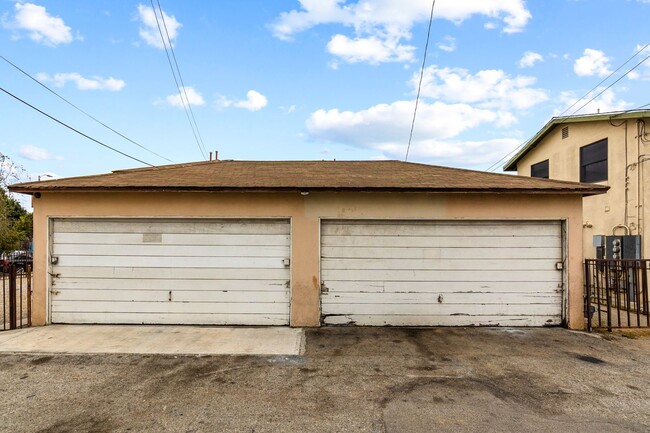 Building Photo - 431 Venice Way