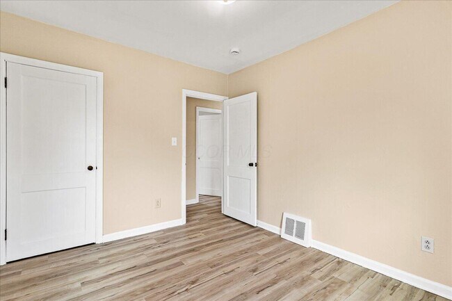 Building Photo - 2593 Osceola Ave