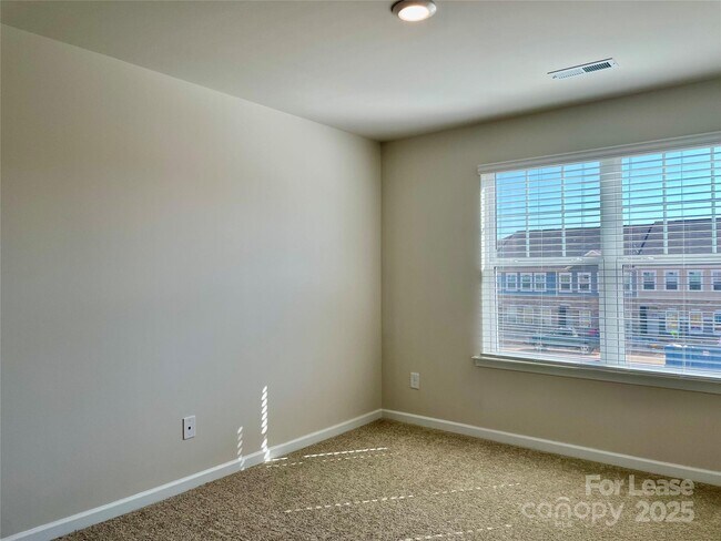 Building Photo - 403 Wescott St