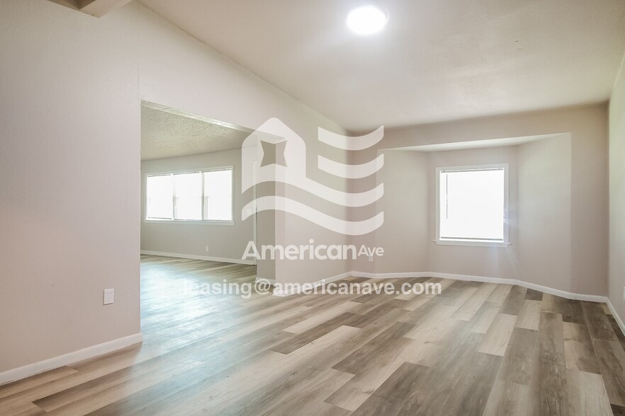 Building Photo - 5429 N Elgin Ave