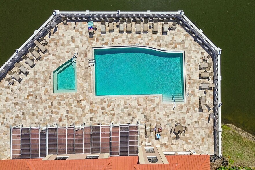 Building Photo - 7702 Lake Vista Ct