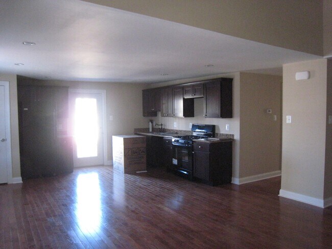 Building Photo - 224 York Rd