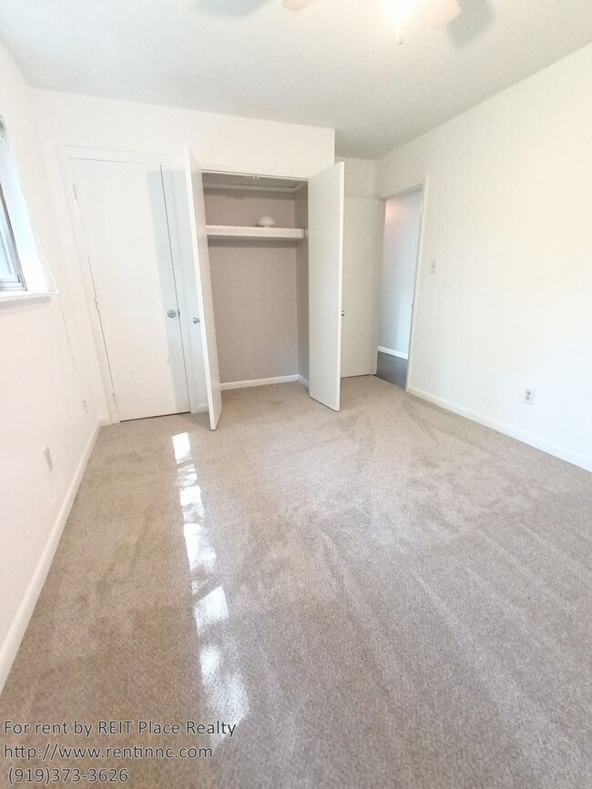 Building Photo - Water view Top Floor 3 bedroom condo in No...