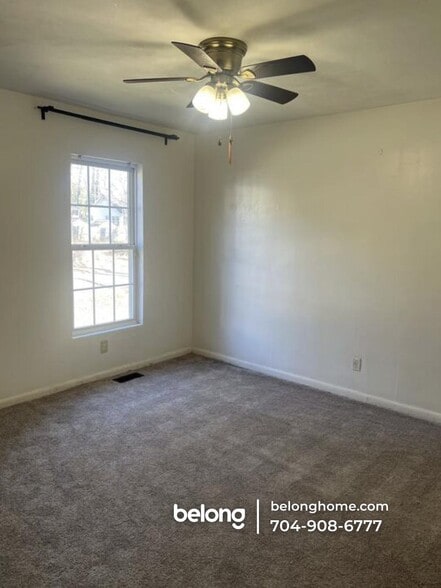 Building Photo - 5724 Phillips St