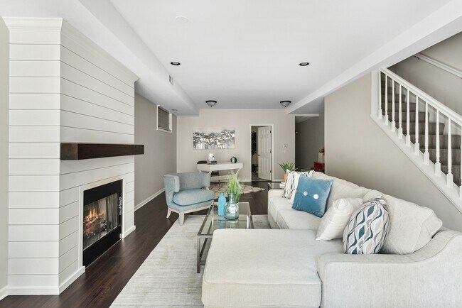 Building Photo - 3511 N Seminary Ave