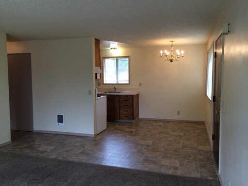 Building Photo - 670w13