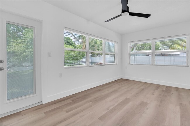 Building Photo - 8801 Sunlit Cove Dr NE