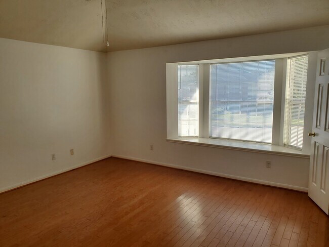 Master bedroom - 10838 Cliffton Forge Dr