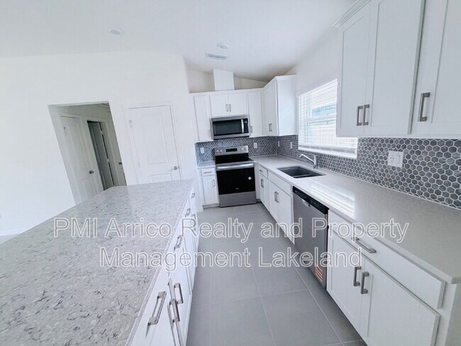 Building Photo - 524 Carya Wy