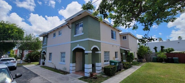 Building Photo - 18662 SW 100th Ave