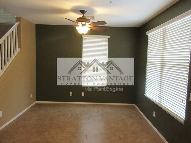 Building Photo - 2741 S Equestrian Dr