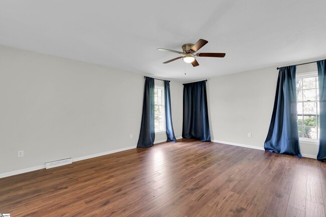 Building Photo - 203 Roper Mountain Rd Ext