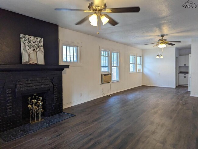 Building Photo - 1805 Tilden St