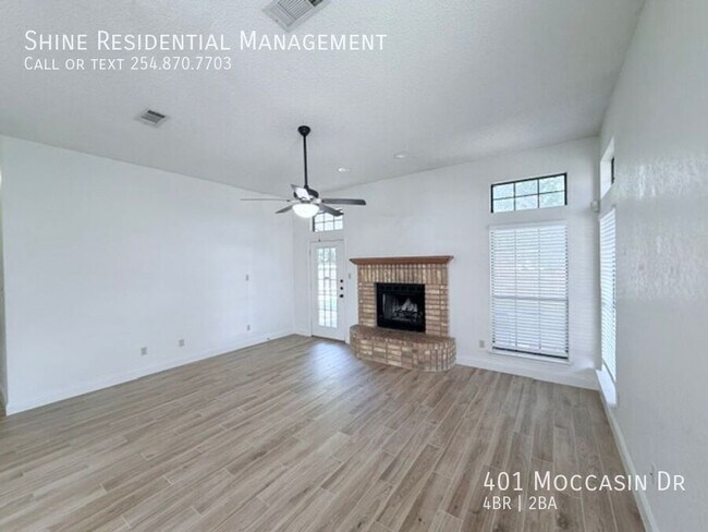 Building Photo - 401 Moccasin Dr