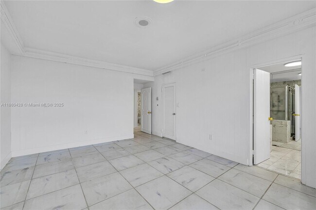Building Photo - 5255 Collins Ave