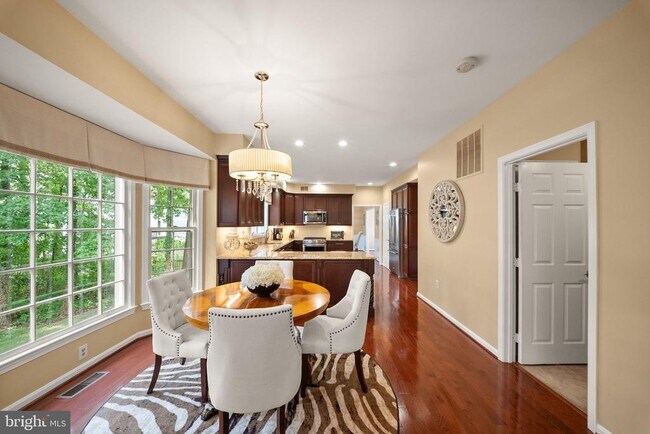 Building Photo - 5667 Lonesome Dove Ct
