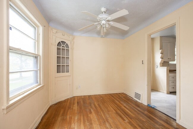 Building Photo - Convenient Showings — No Appointment Needed!