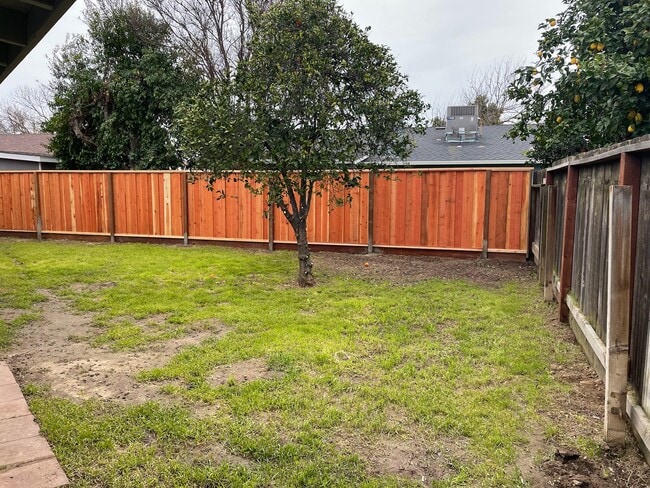 Building Photo - 1008 Shadow Ridge Dr