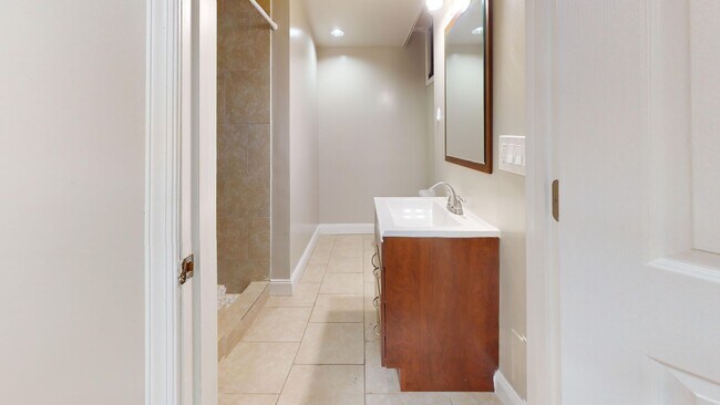 Building Photo - Spacious Three Bedroom Silver Spring House...