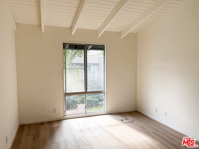 Building Photo - 6639 Green Valley Cir