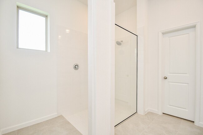 Building Photo - 5624 Frst Cv Dr