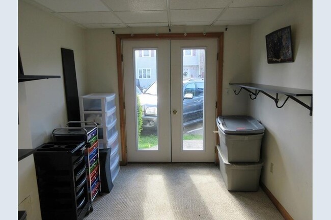 Walkout basement with 3rd Bedroom/Home Office - 61 Fox Meadow Rd