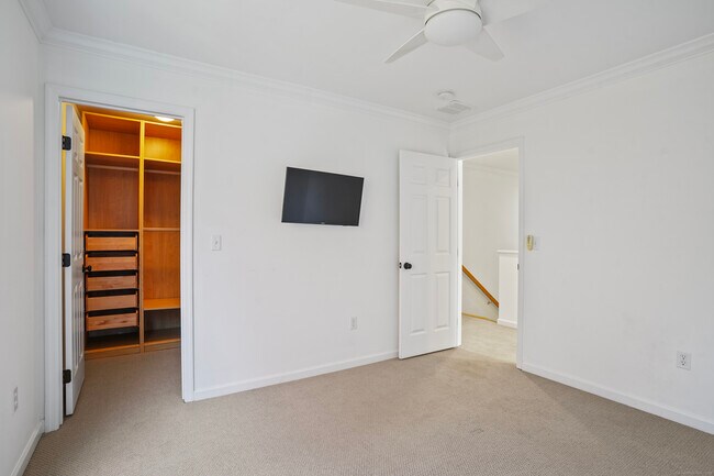 Building Photo - 1 Shawe St