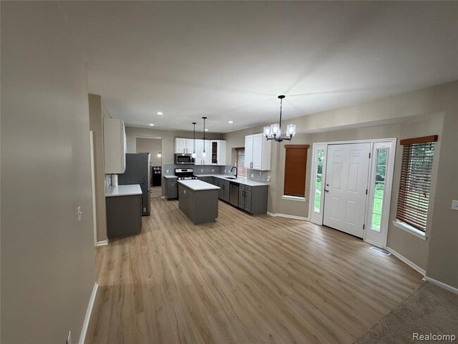 Building Photo - 27424 Rosewood Ct