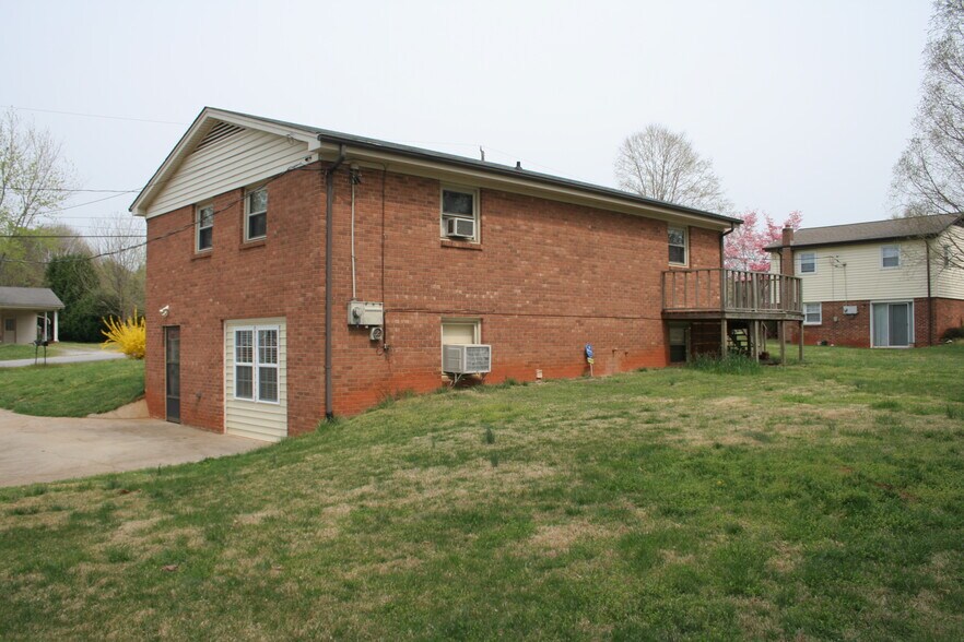 Building Photo - 3695 Weyland Dr