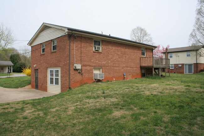 Building Photo - 3695 Weyland Dr